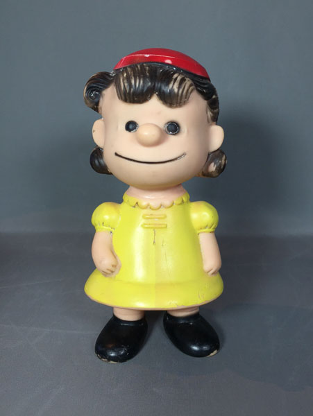 1958年☆ピーナッツルーシーソフビ☆ビンテージドールスヌーピー 入札