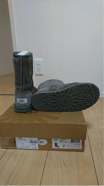 UGG CLASSIC SHORT サイズ US7 グレー アグ ムートンブーツ箱付