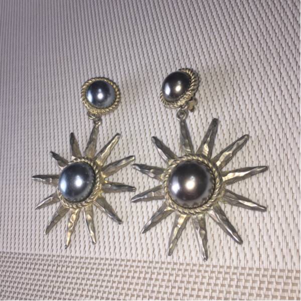 コシノヒロコかシマダジュンコの大きめイヤリング、シルバーとパール風