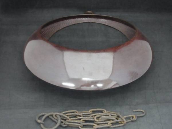 吊り花器】三日月型吊り花器 素材不明 鎖付 花入れ 美品