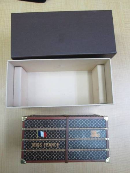 LOUIS VUITTON「ミス・フランス トランク ペ−パ−ウエイト Louis Vuitton Miss France トランクペーパーウェイト LOUIS VUITTON