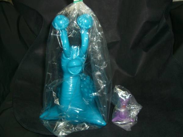 ■Ｍ１号ソフビ/ジャイアントナメゴン（水色成型・未塗装）/くじ当選品/ミニナメゴン（塗装済）■