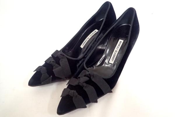 美品◆MANOLO BLAHNIK マノロ ブラニク ヒールパンプス ベロア リボンモチーフ 黒 36.5