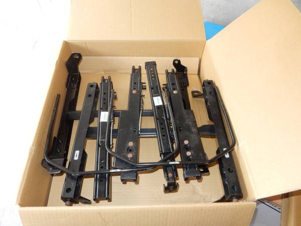 スバル　ステラ・Ｒ２・Ｒ１用　レカロ純正シートレール　運転席・助手席セット