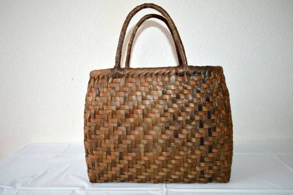 【送料無料】山胡桃手提げ網代編籠バッグ　幅約36cm×奥行約16cm×高さ約25cm　定番　中布と内ポケット付き