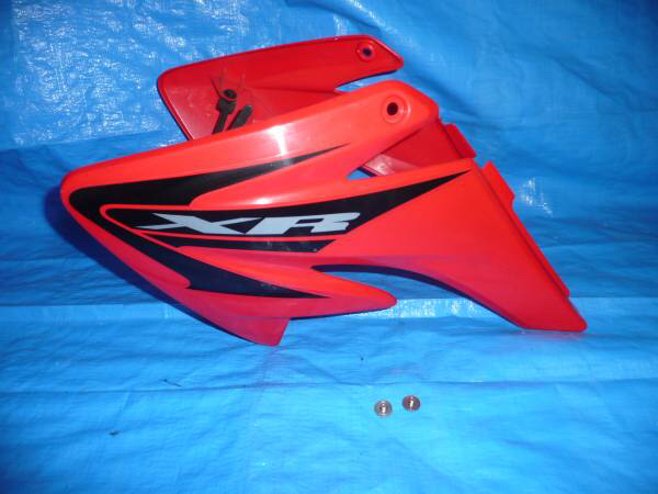 【XR100モタード】　シュラウド 赤／黒（LR）セット　割れ無