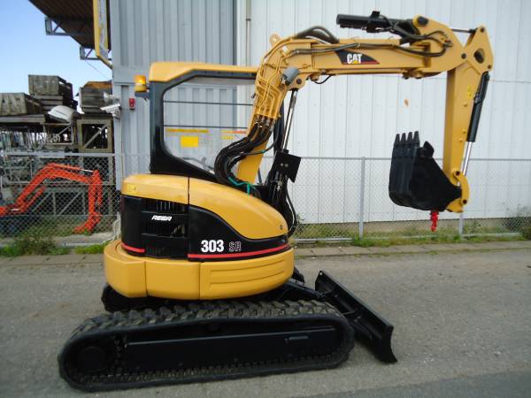 CAT 303SR ミニ油圧ショベル 3tクラス アームクレーン仕様 0.5吊り 
