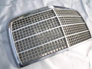 【人気SALE，最新作】 ベンツ W114 フロントグリル 旧車 オールド(フロント)｜売買されたオークション情報、yahooの商品情報をアーカイブ公開 - オークファン メルセデス・ベンツ用