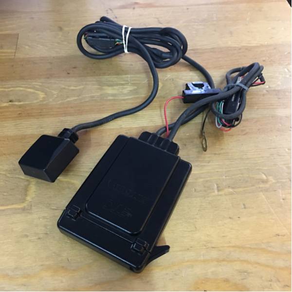 ミツバサンコーワ二輪車ETC車載器 アンテナ分離型 ヤマハ FZ8(JYARN25F000000***)の実車から外しました。型式 MSC-BE31です。