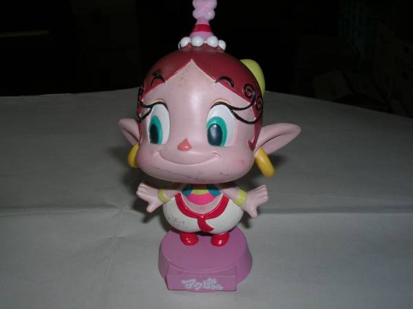 ラナ「ハクション大魔王」のアクビちゃんの首ふり人形