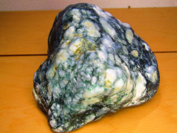 希少糸魚川翡翠原石 【葡萄翡翠】 ☆緑綺麗☆ 糸魚川産 翡翠 原石
