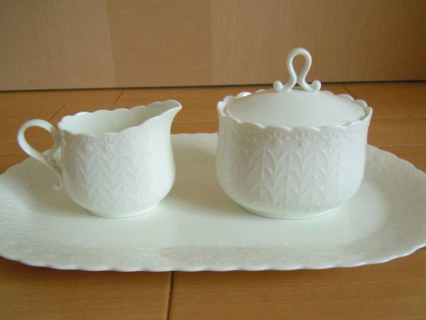 ★ナルミ　シルキーホワイト　プレート　クリーマー　シュガーポット　３点セット