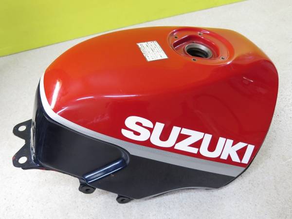 SUZUKI GSX250R フューエルタンク　中古品　当時物　純正品　GJ72A　GSX250R スズキ バイク SUZUKI GSX250R フューエルタンク 品 当時物 純正品 GJ72A