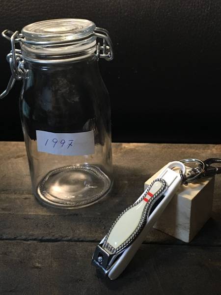 ジョジョ第四部吉良吉影ボーリングピン型爪切り 検ネクタイキラークイーン ジョジョの奇妙な冒険 売買されたオークション情報 Yahooの商品情報をアーカイブ公開 オークファン Aucfan Com