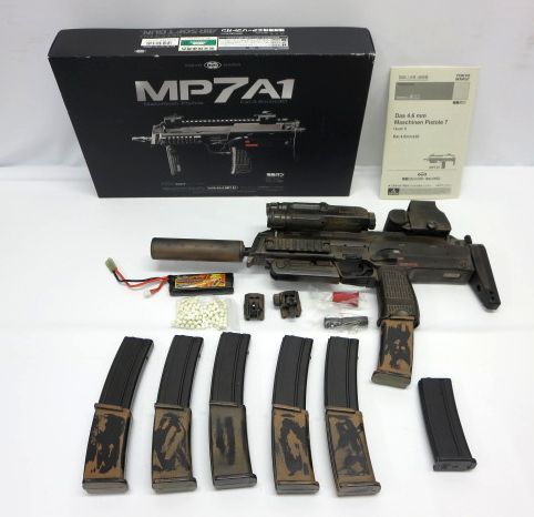 ■東京マルイ 電動コンパクトマシンガン H&K MP7A1 カスタム +バッテリーとマガジンのセット