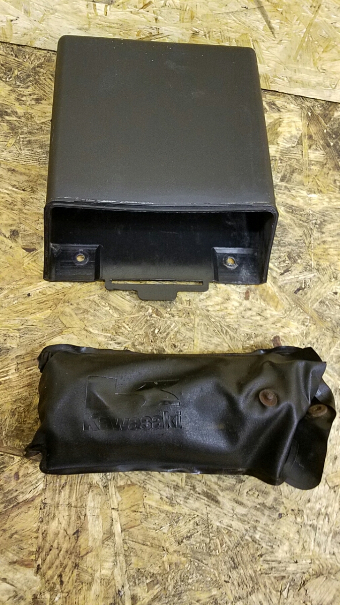 即配可 KAWASAKI GPZ400F純正小物入れ 車載工具 ツールボックス ZX400A-008 検索#Z400FX#Z400GP#ゼファー400#E-42