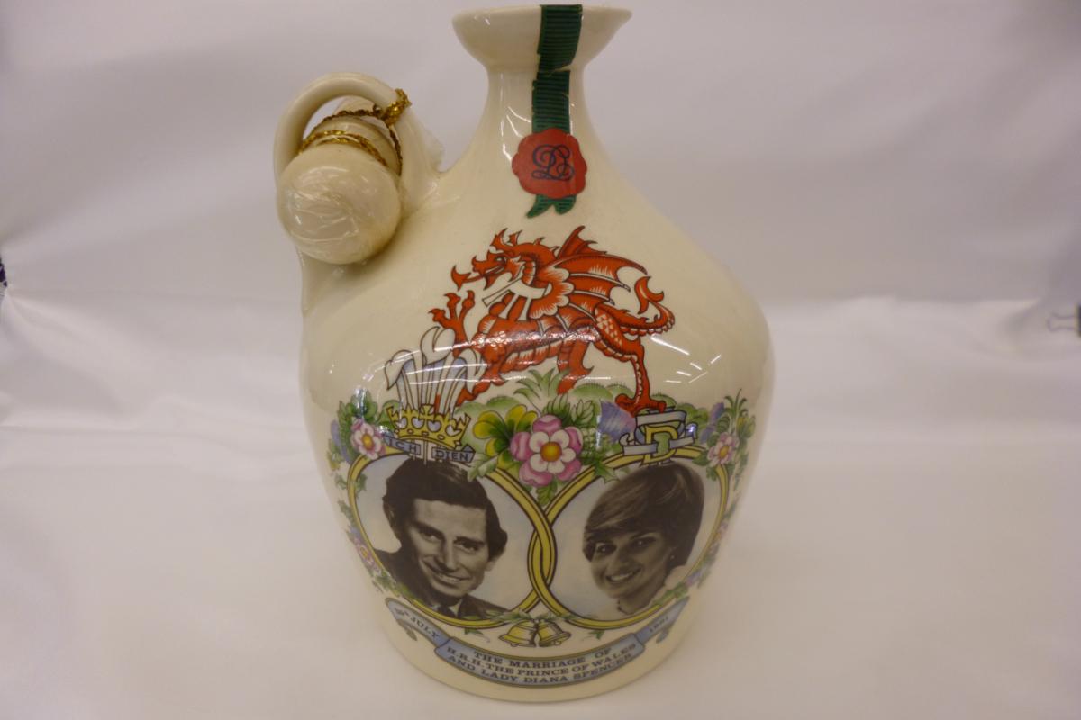 未開封】古酒 ベルズ チャールズ皇太子 ダイアナ妃 結婚記念ボトル 750ml
