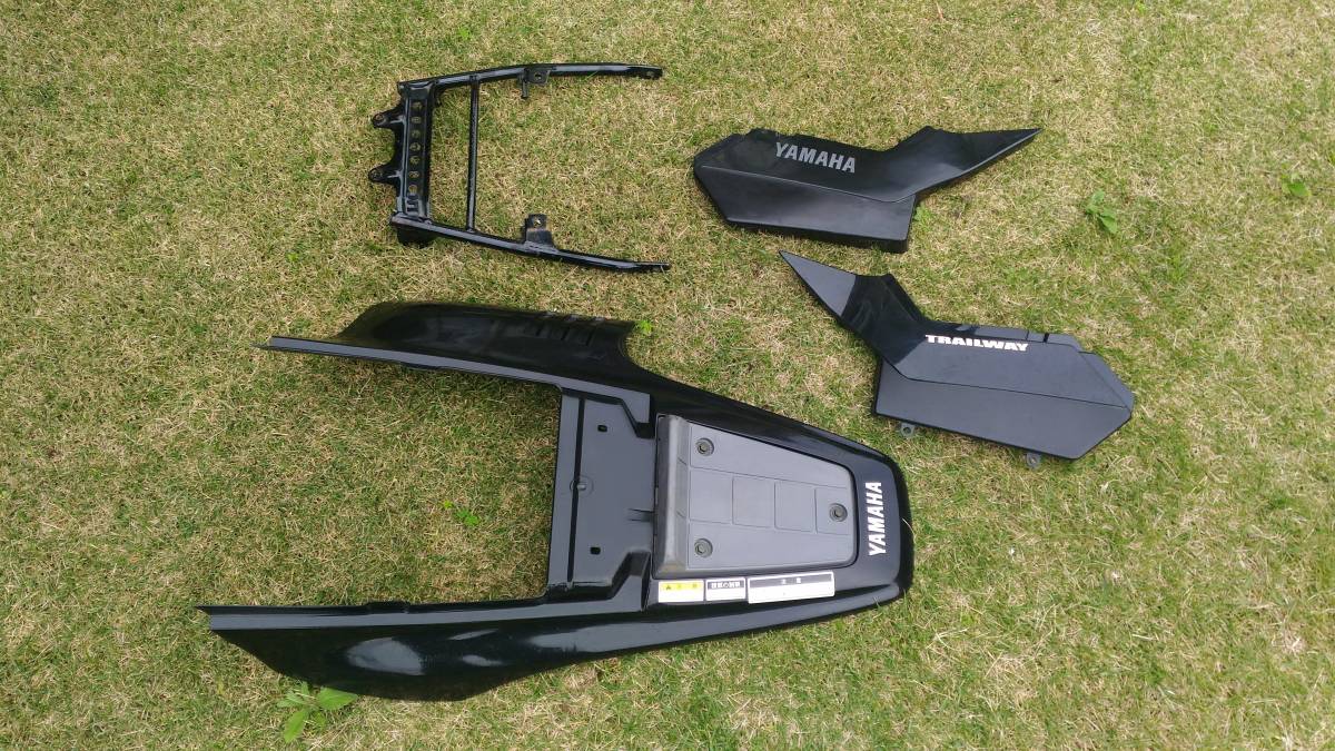 TW200 ヤマハ DG07J 純正 シートカウル リアフェンダー サイドカバー