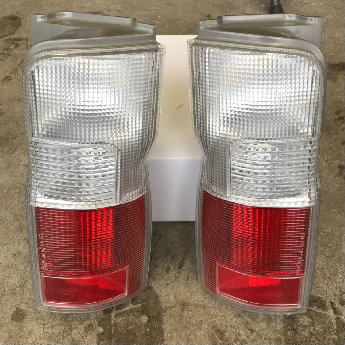 キャラバンテールランプ純正後期 キャラバン E26 純正 後期 LED