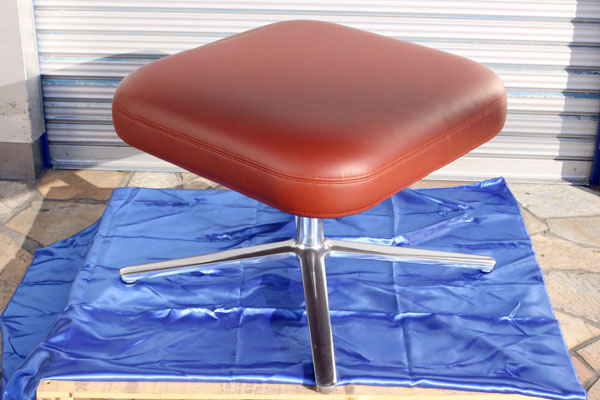 ★展示品として扱われてました 美品です★ Vitra ottoman レザープレミアム brandy 14522S