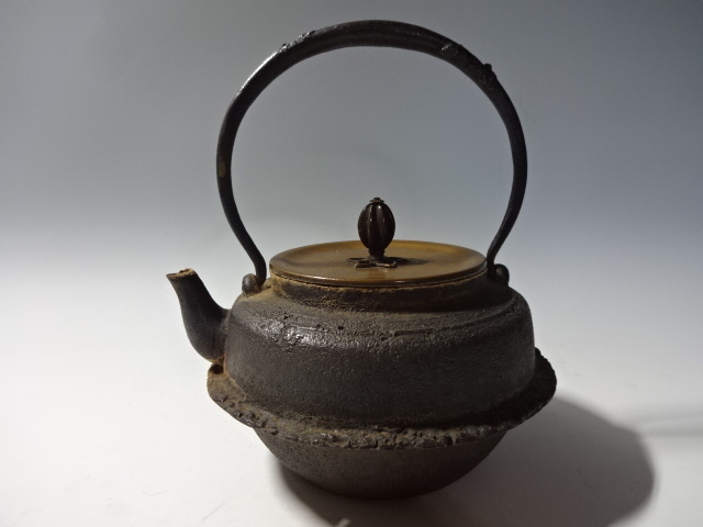 煎茶道具 釜師 鉄瓶 時代物 龍文堂造 銅蓋 竹紋彫 850ml 銅