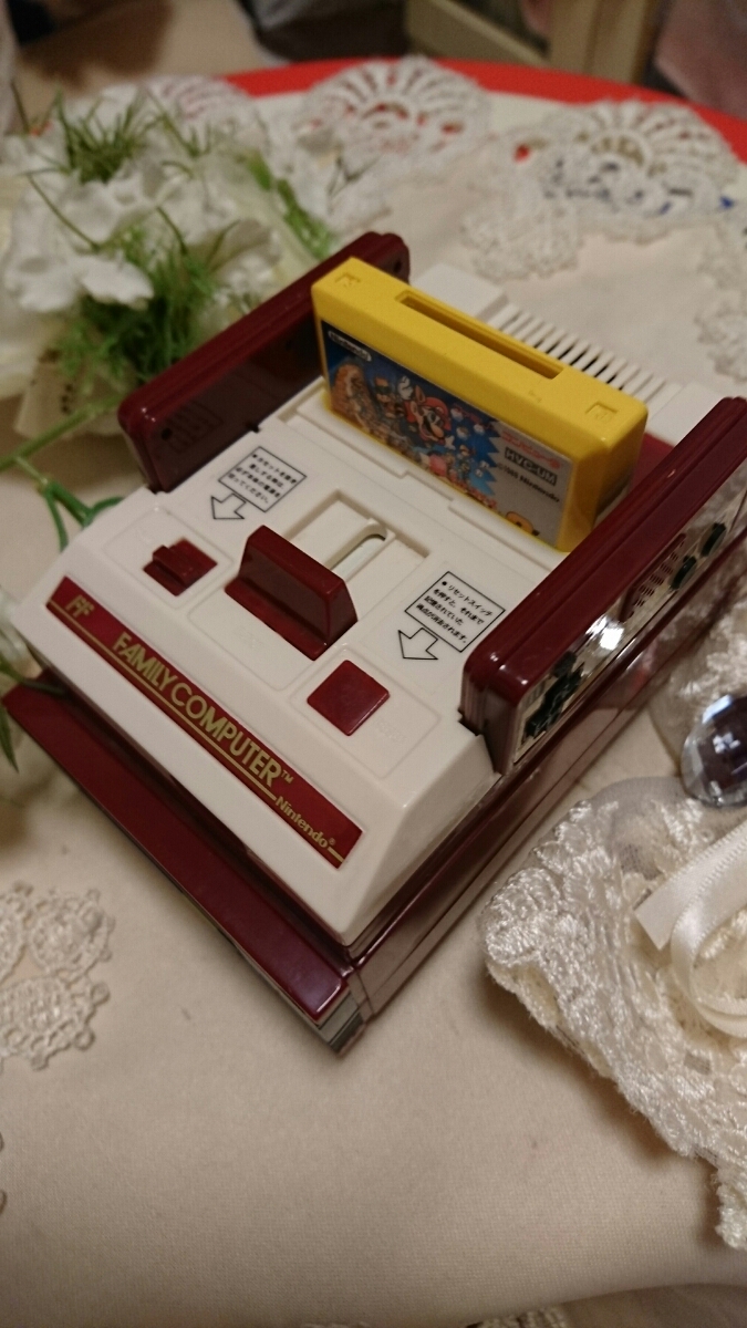 ミニチュア ファミコンフィギュア？2005年製品単３電池を入れて赤いレバーを持ち上げると？音が鳴ります おもちゃ？お探しの方いかがですか_1