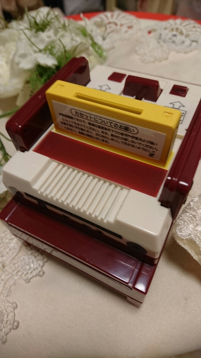 ミニチュア ファミコンフィギュア？2005年製品単３電池を入れて赤いレバーを持ち上げると？音が鳴ります おもちゃ？お探しの方いかがですか_2