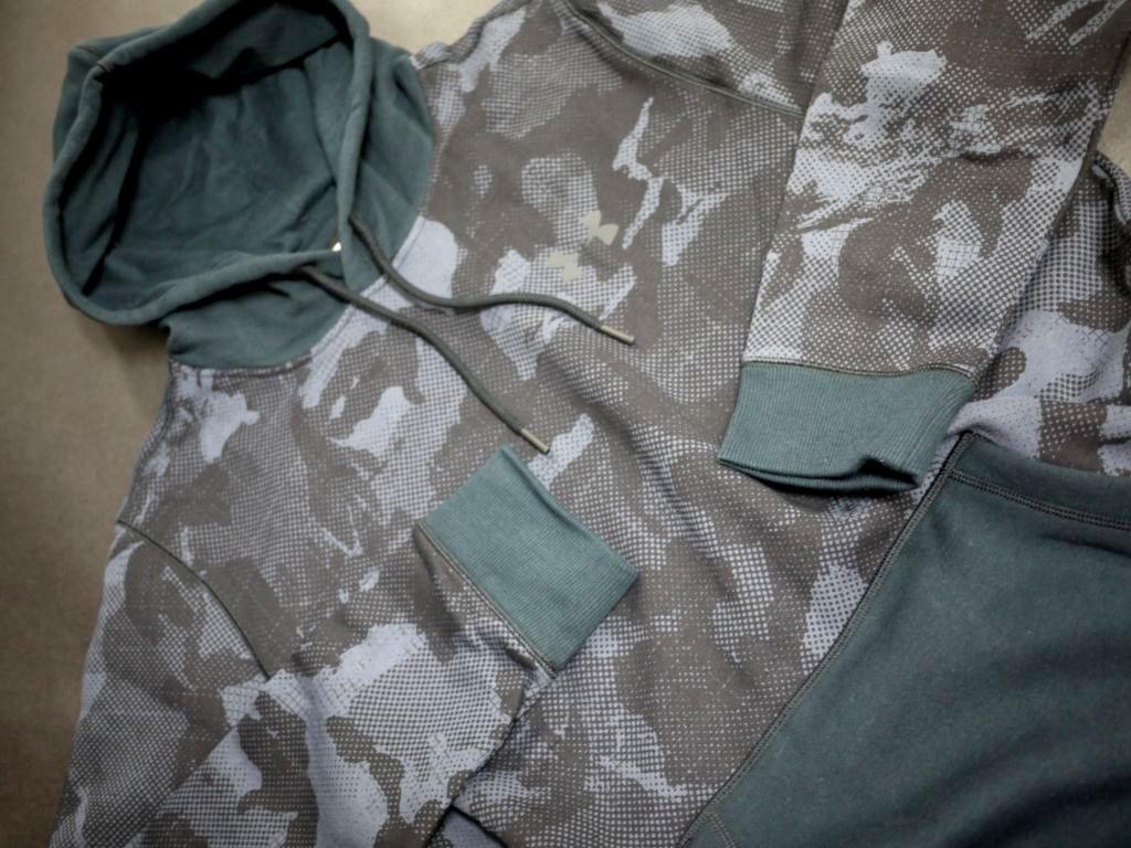 r84 アンダーアーマー パーカー コールドギア ブラック系カモ (XXL) UNDER ARMOUR coldgear 新品未使用 US