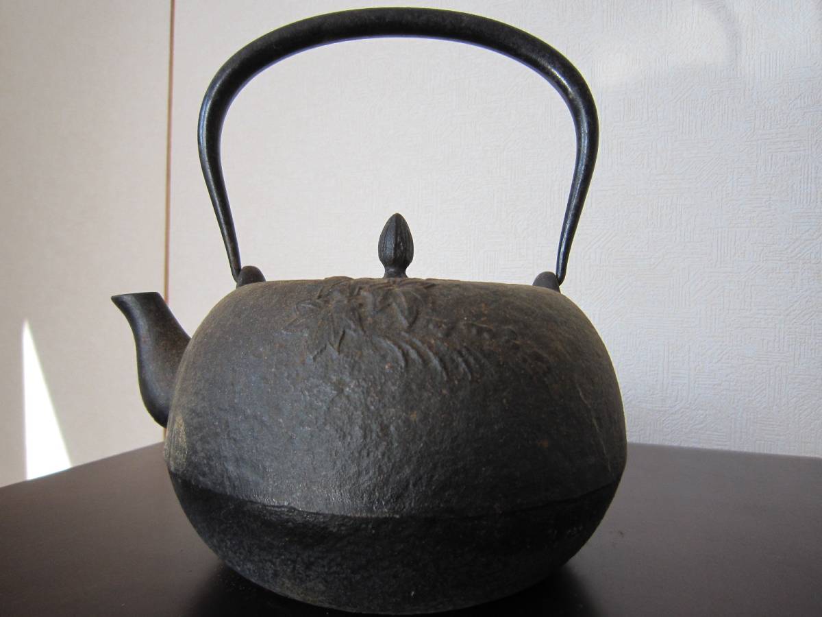 蔵から発見。作者不明。南部鉄瓶②