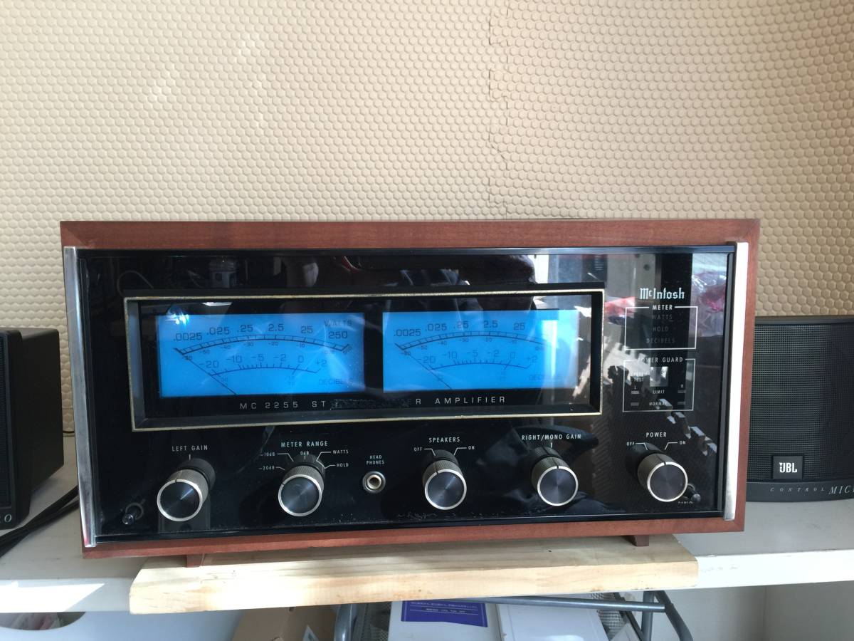 tyanU です。 McIntosh MC2255 ステレオパワーアンプ McIntosh MC2255 ステレオパワーアンプ マッキントッシュ ウッドケース