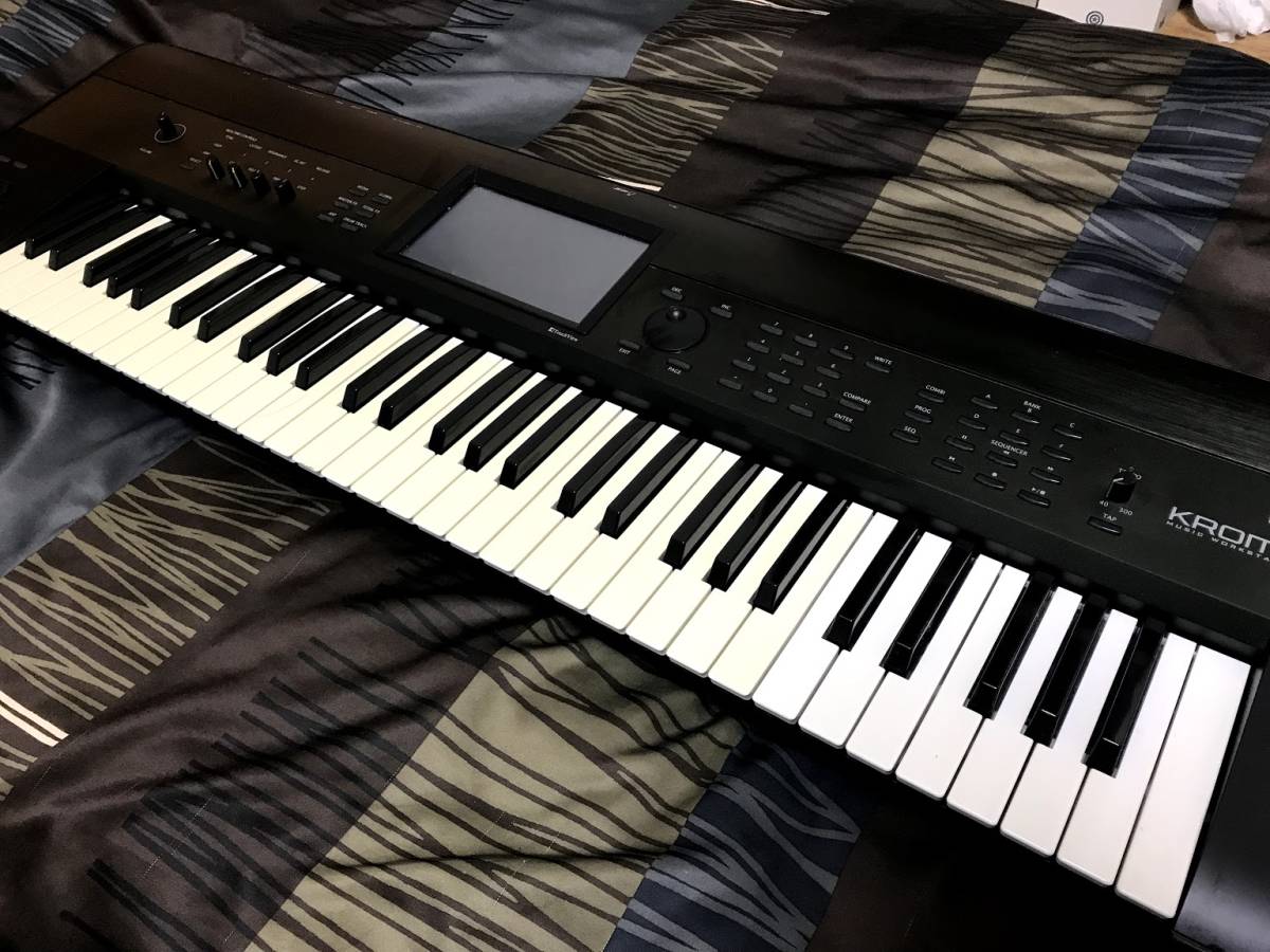 KORG KROME 61 コルグ シンセサイザー スタンド＆電源ケーブル＆ペダル付