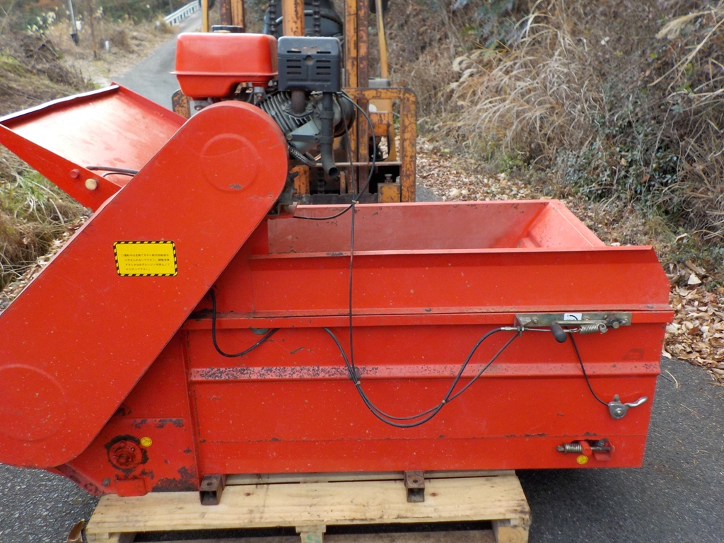 堆肥運搬、散布用搭載マニアスプレッダ中古品 運搬車搭載型　堆肥散布機　マニアスプレッダー 6psエンジン付 発送/輸送可!