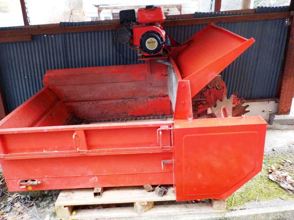 堆肥運搬、散布用搭載マニアスプレッダ中古品 運搬車搭載型　堆肥散布機　マニアスプレッダー 6psエンジン付 発送/輸送可!