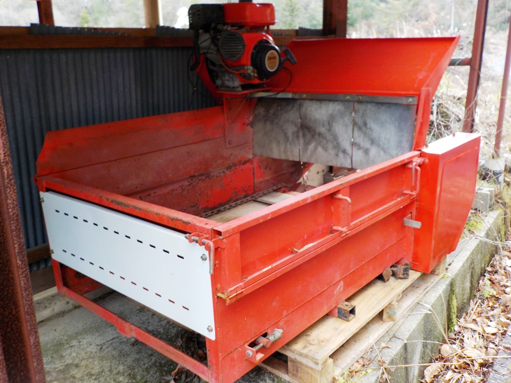 堆肥運搬、散布用搭載マニアスプレッダ中古品 運搬車搭載型　堆肥散布機　マニアスプレッダー 6psエンジン付 発送/輸送可!