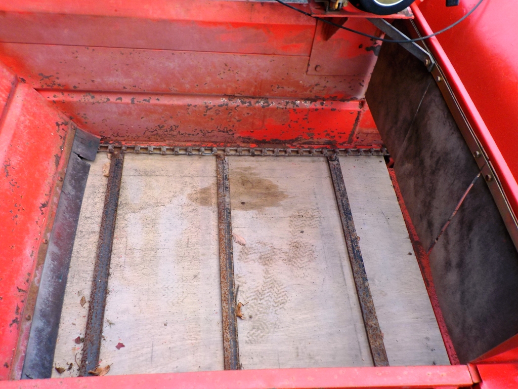 堆肥運搬、散布用搭載マニアスプレッダ中古品 運搬車搭載型　堆肥散布機　マニアスプレッダー 6psエンジン付 発送/輸送可!