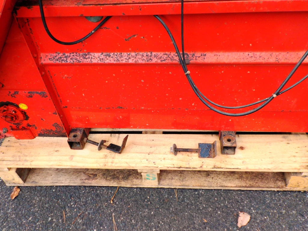 堆肥運搬、散布用搭載マニアスプレッダ中古品 運搬車搭載型　堆肥散布機　マニアスプレッダー 6psエンジン付 発送/輸送可!