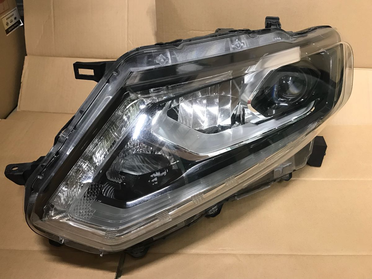 日産 エクストレイル T32 前期 純正 ヘッドライト 左LED 26075-4CA6D