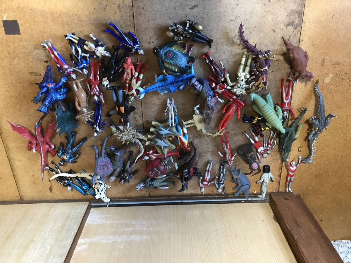 ウルトラマン フィギュア まとめ売り ソフビ 怪獣 - メルカリ 