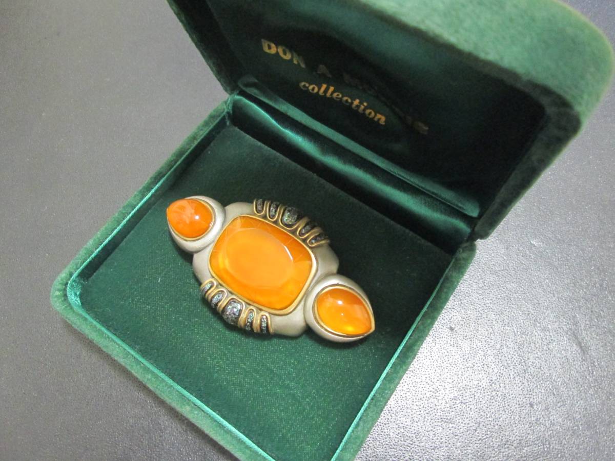 【アクセ】⑧DON A MORRIS COLLECTION アキオ モリ 金銀蒔絵象牙ブローチ 箱付