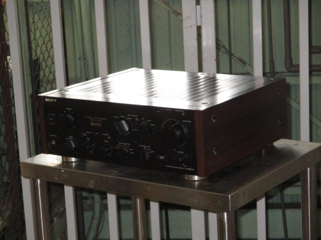 ◇SONYプリメインアンプ TA-F555ESR 300W 中古作動品 送料格安◇ 名機 通電