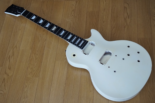大人気，セール Gibson Les Paul Studio Alpine White エボニー指板