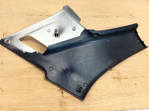 【Ｃ】★右 サイドカバー VTZ250 MC15 ★白金紺カラー 87年? H_8