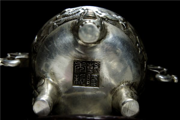 細工銀製 盤龍蓋 雙龍取手 龍紋高彫爐身 乾隆年製在銘香爐 70768 珍品