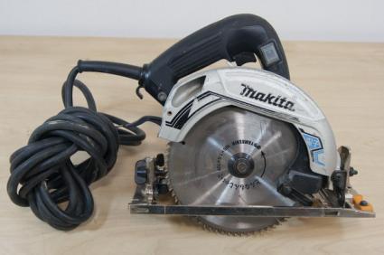 makita/ マキタ/ 165mm電子マルノコ / 5735C/本体(丸のこ)｜売買されたオークション情報、yahooの商品情報をアーカイブ ...