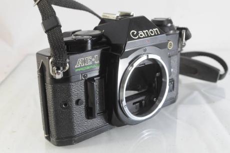 CANON・AE-1。PROGRAM。一眼レフカメラ。188Aフラッシュ付き 送料無料