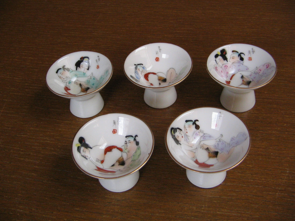欠けあり春画酒器5客手彩色ミニ杯金彩梅に鶯ぐいのみ艶物陶器裏隠し絵