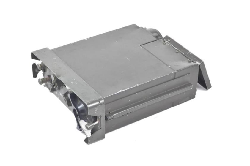 防衛庁 自衛隊基地正規放出品 無線機？測定器？ケース ミリタリー 詳細