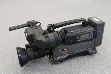 ◇SONY / DSR-300 DVCAM Camcorder 1/2インチ38万画素IT型3CCDカメラ