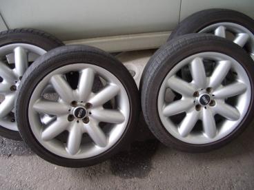 ＢＭＷ　ＭＩＮＩ　純正　ミニ　PCD 100　４本セット