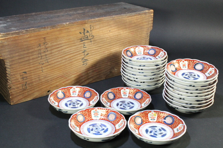 大明成化年製　皿 （出品①） s-2614 伊万里 大明成化年製銘 染錦小皿/銘々皿 22客揃 時代 骨董